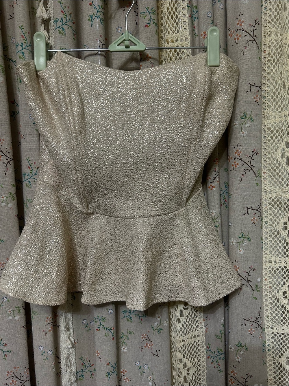 LuLu’s Champagne Glitter Strapless Peplum Top Size Medium EUC